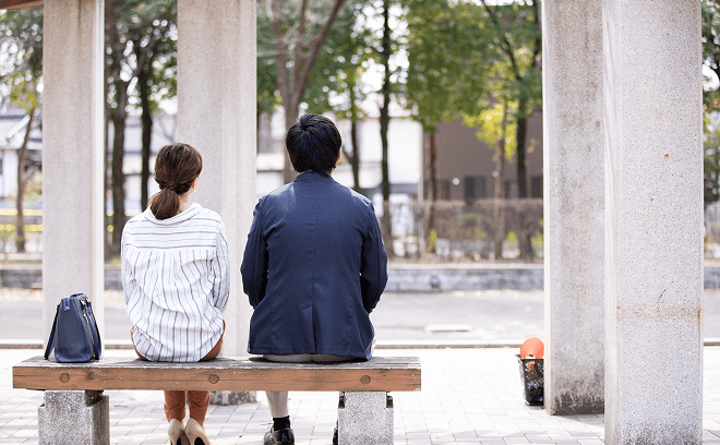 仕事でクタクタでお風呂場の掃除まで手が回らない共働きのご夫婦に